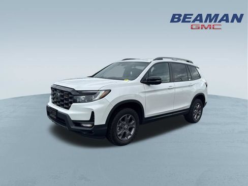 Used 2024 Honda Passport TrailSport image 3