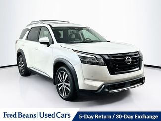Certified 2024 Nissan Pathfinder Platinum w/ Black Appearance Package AWD/4WD video 1