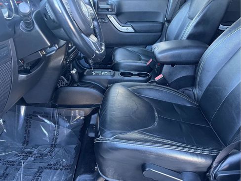 Used 2014 Jeep Wrangler Unlimited Rubicon w/ Connectivity Group image 10