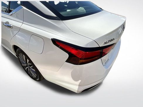 Used 2023 Nissan Altima 2.5 SV image 18
