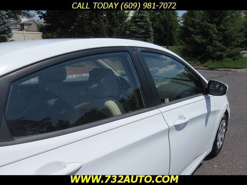 Used 2012 Hyundai Accent GLS FWD image 21
