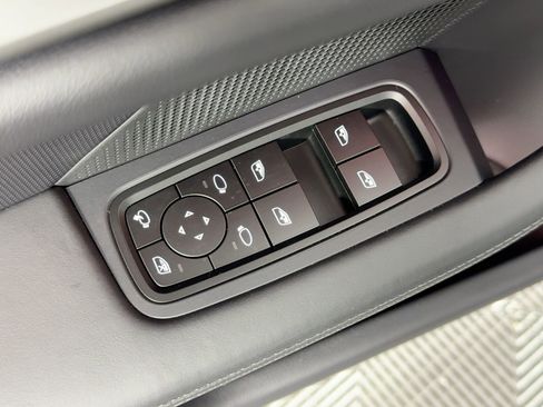 Used 2025 Porsche Taycan image 13