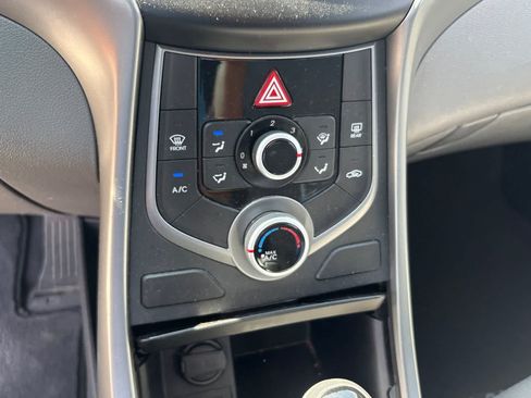 Used 2016 Hyundai Elantra SE FWD image 19