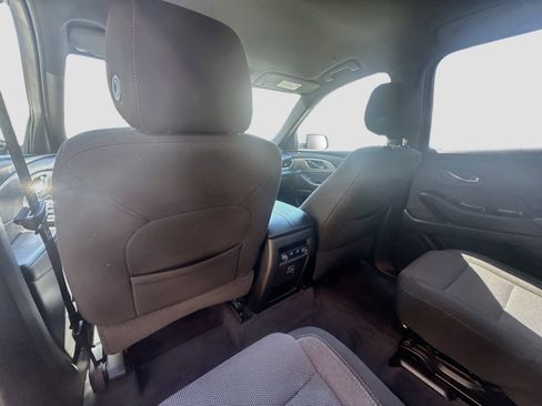 Used 2022 Chevrolet Traverse LT FWD image 22