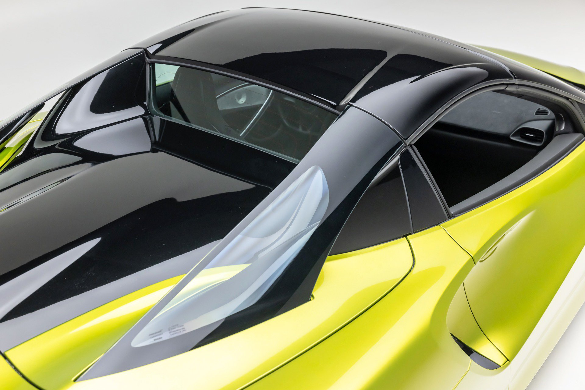 Used 2025 McLaren Artura Spider RWD image 25
