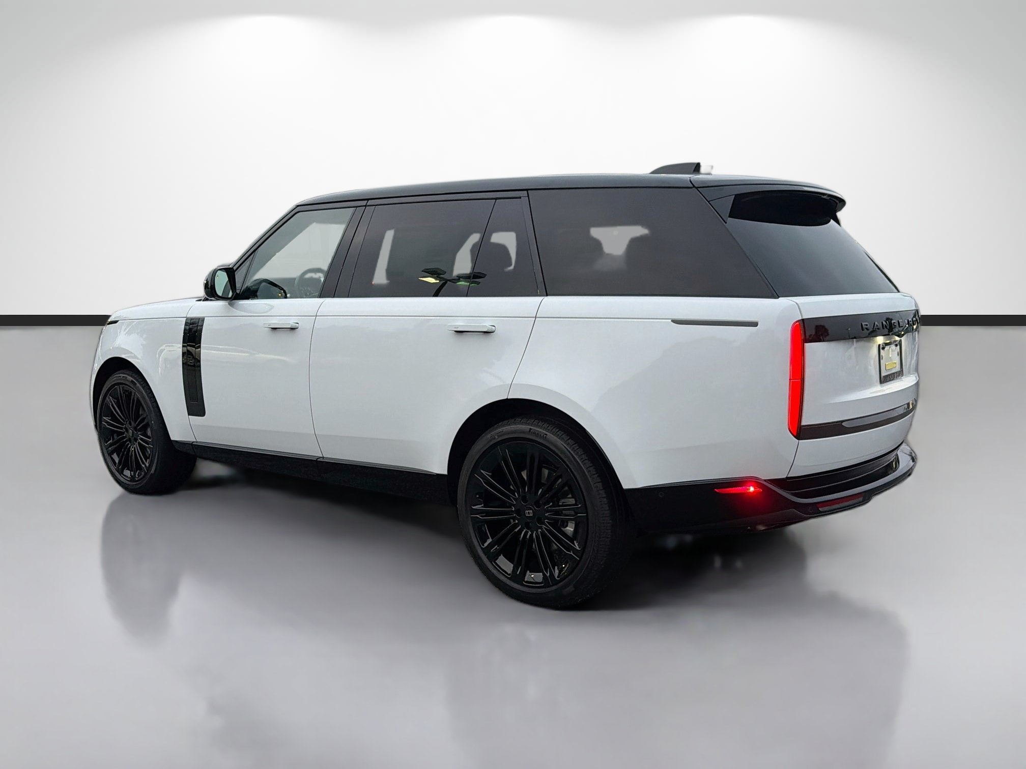 New 2027 Land Rover Range Rover Long Wheelbase SE AWD/4WD image 3