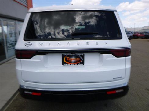 Used 2024 Jeep Wagoneer L Series III w/ Flexible Seating Group AWD/4WD image 28