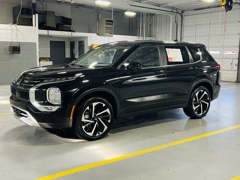 Used 2024 Mitsubishi Outlander SE image 16