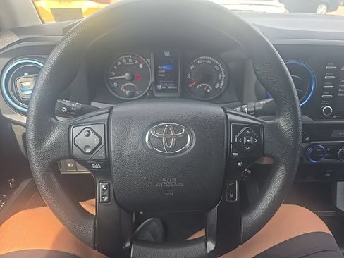 Used 2021 Toyota Tacoma SR AWD/4WD image 14