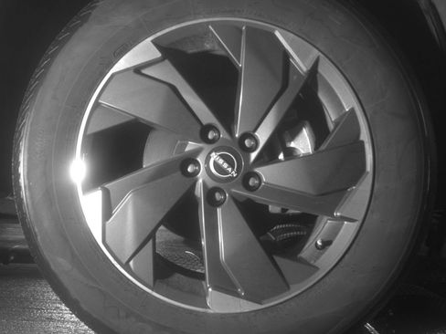 Used 2025 Nissan Rogue SV AWD/4WD image 16