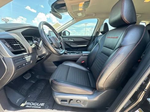 Used 2025 Nissan Rogue SV AWD/4WD image 2
