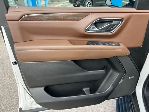 Used 2023 Chevrolet Tahoe High Country AWD/4WD image 15