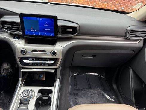 Used 2022 Ford Explorer XLT w/ Equipment Group 202A image 17