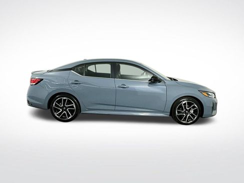 Used 2025 Nissan Sentra SR w/ SR Premium Package FWD image 9