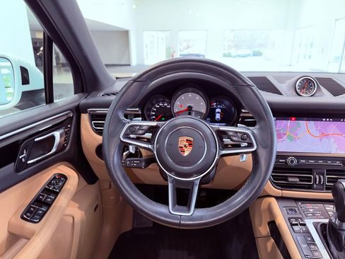 Used 2020 Porsche Macan S image 21