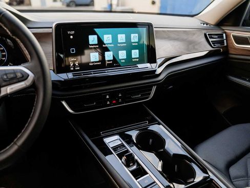 New 2026 Volkswagen Atlas SE image 8