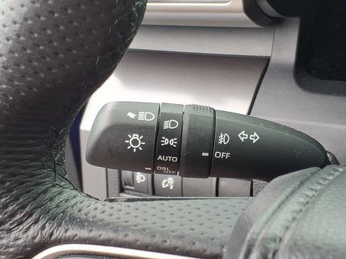 Certified 2025 Toyota Tacoma TRD Off-Road AWD/4WD image 17
