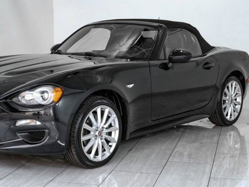 Used 2017 FIAT 124 Spider Classica RWD image 51
