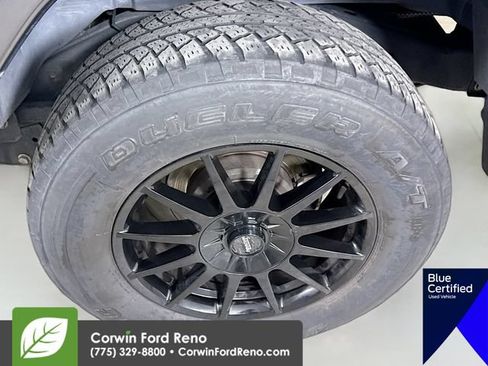 Used 2018 Jeep Wrangler Unlimited Sahara w/ Connectivity Group AWD/4WD image 30