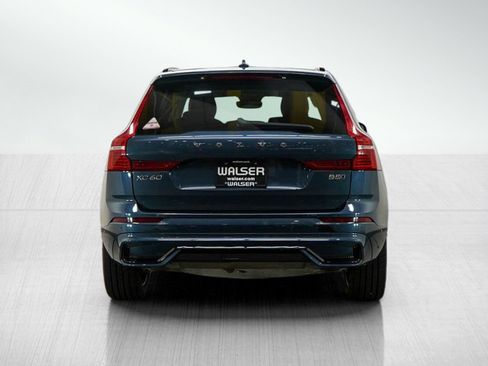 Used 2024 Volvo XC60 B5 Plus image 4