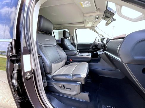 Used 2025 Ford Expedition Platinum AWD/4WD image 16