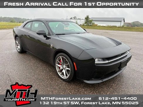Used 2024 Dodge Charger Daytona Scat Pack w/ Plus Group AWD/4WD image 2