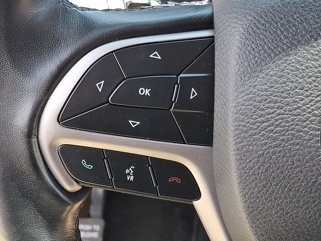 Used 2021 Jeep Grand Cherokee Laredo AWD/4WD image 22