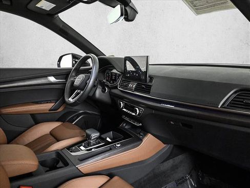 Certified 2025 Audi Q5 2.0T Premium Plus w/ Premium Plus Package AWD/4WD image 23