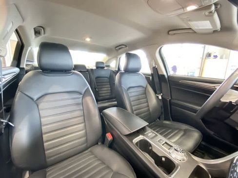 Used 2017 Ford Fusion SE w/ Fusion SE Technology Package FWD image 27