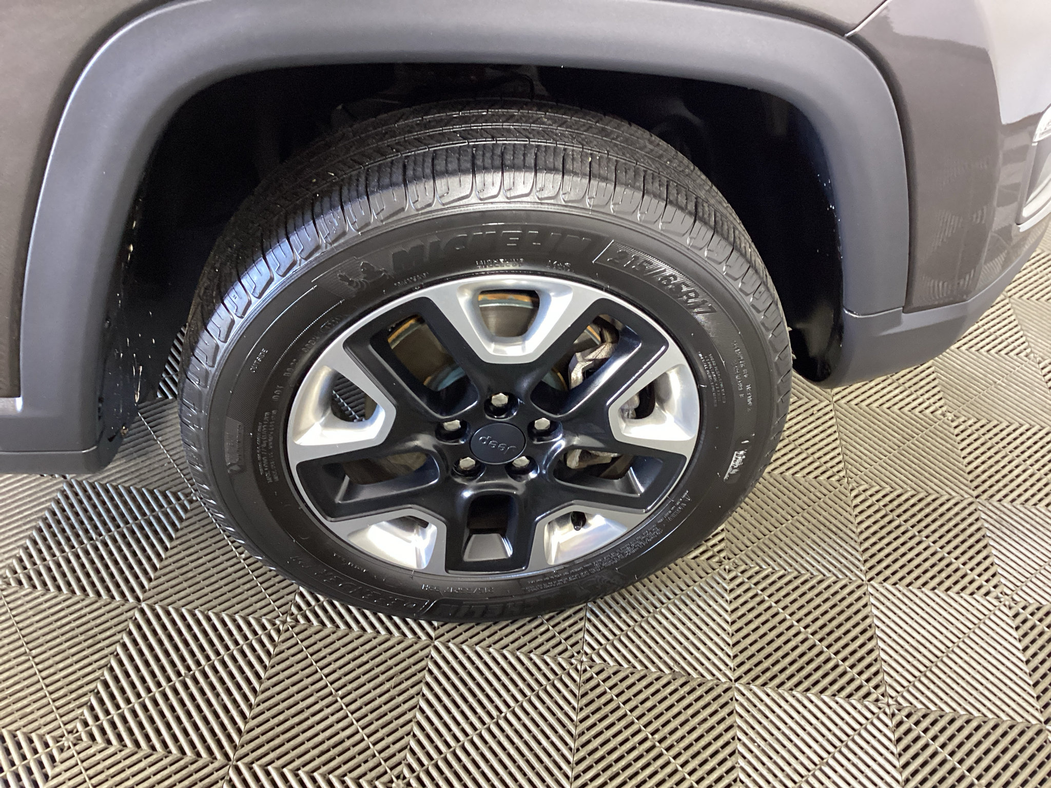 Used 2018 Jeep Compass Trailhawk w/ Leather Interior Group AWD/4WD image 7