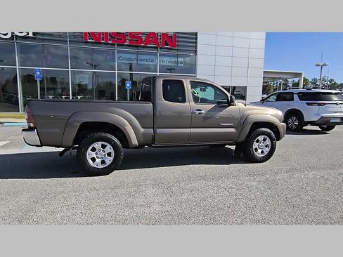 Used 2011 Toyota Tacoma PreRunner w/ SR5 Pkg #2 image 36