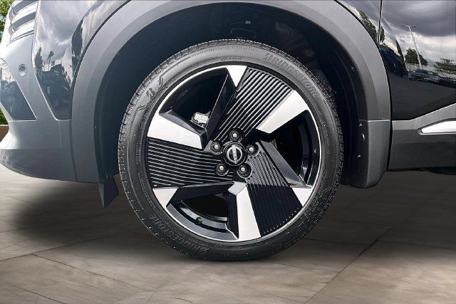 Certified 2025 Nissan Kicks SR AWD/4WD image 31