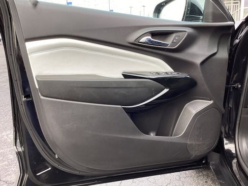 Used 2025 Chevrolet Trax LT image 29