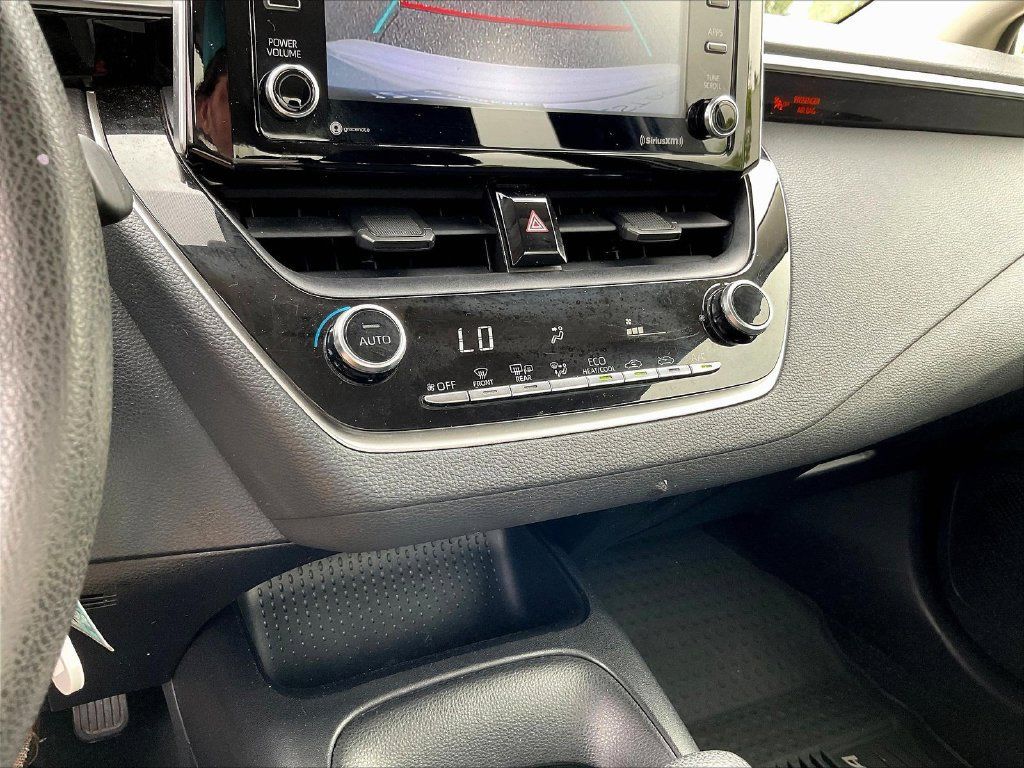 Used 2021 Toyota Corolla LE FWD image 18