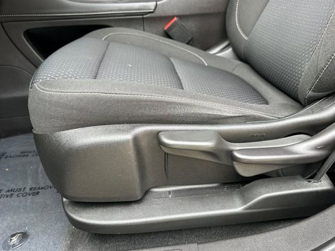 Certified 2022 GMC Acadia SLE image 13