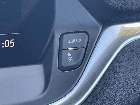 Used 2025 Chevrolet Blazer LT w/ Convenience Package FWD image 21