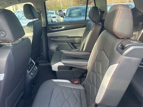 New 2026 Volkswagen Atlas Peak Edition image 28