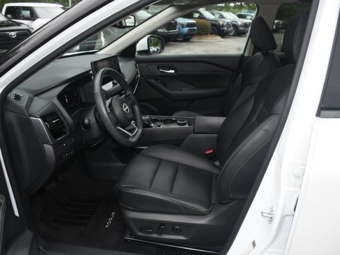 Used 2024 Nissan Rogue SL w/ SL Premium Package AWD/4WD image 7