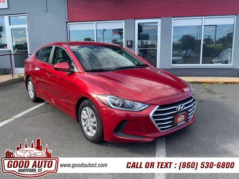 Used 2017 Hyundai Elantra SE w/ Cargo Package FWD image 3