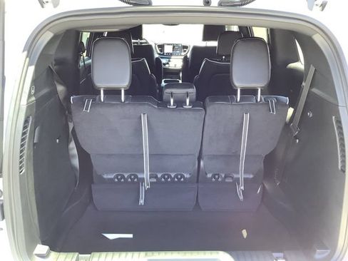 New 2027 Chrysler Pacifica Limited w/ S Appearance Package FWD image 31