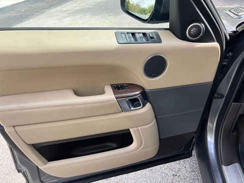 Used 2015 Land Rover Range Rover Sport HSE image 9