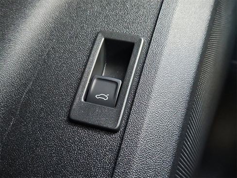 New 2025 Audi Q5 Premium Plus image 17