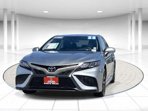 Used 2023 Toyota Camry SE image 6
