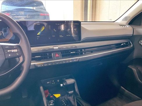 Used 2025 Kia K4 FWD image 10