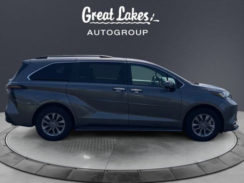 Used 2023 Toyota Sienna XLE w/ XLE Plus Package FWD image 6
