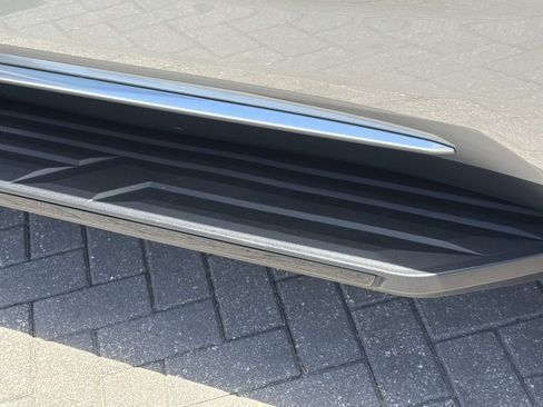 Certified 2024 Cadillac Escalade Premium Luxury AWD/4WD image 33