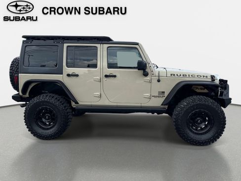 Used 2017 Jeep Wrangler Unlimited Rubicon w/ Connectivity Group AWD/4WD image 3