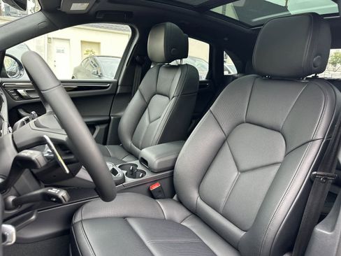 Used 2026 Porsche Macan image 5