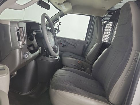 Used 2018 GMC Savana 2500 w/ Driver Convenience Package image 10