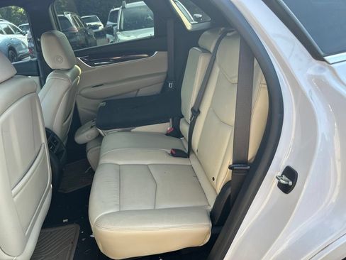 Used 2017 Cadillac XT5 Luxury w/ Driver Awareness Package FWD image 16